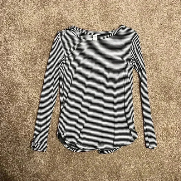 Old Navy Top - Picture 1 of 3
